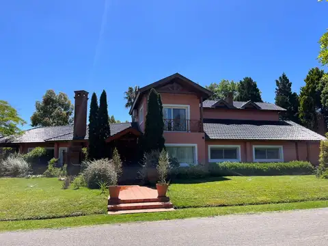 Chalet de categoría en Country Club Los Cardales