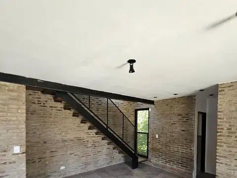 Casa en Alquiler con 1 cochera