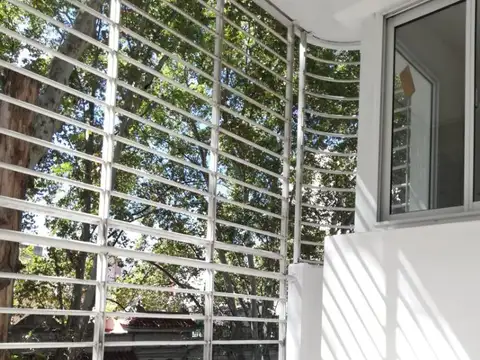 Departamento con doble balcón