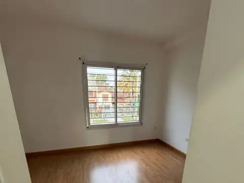 Depto Tipo Casa en Alquiler con 1 cocheras
