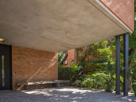 Casa 6 ambientes con 4 baños
