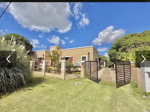 Casa en Venta con 2 cocheras