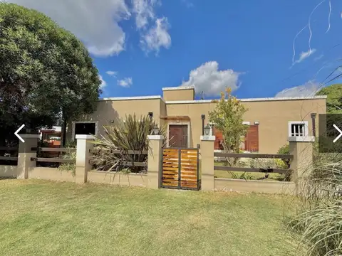 Casa 5 ambientes con 3 baños