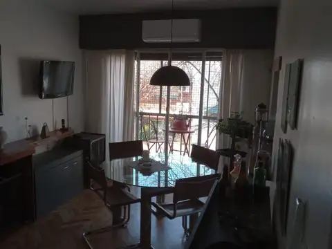 Departamento en  venta de dos ambientes al frente con balcon