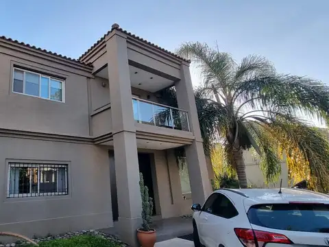 EN VENTA EN PALOMAR A 2 CUADRAS DE LA ESTACION LA MEJOR PROPIEDAD, 1100 M2 DE TERRENO  - FICHA 9888