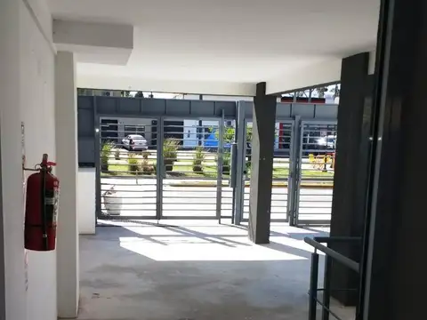 Dto. 2 amb. Frente c-cochera cubierta y terraza propia
