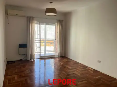 VUELTA DE OBLIGADO 4000, Piso 2