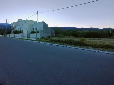 Avenida Juan de Almonacid 100