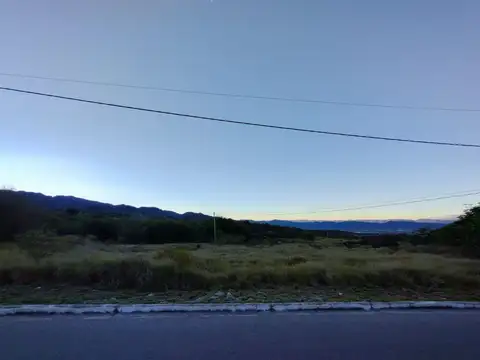 SE VENDE TERRENO 360 M2 EN ZONA ALTA. FACILIDADES.