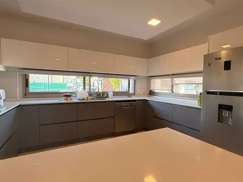 Casa 3 ambientes con 2 baños