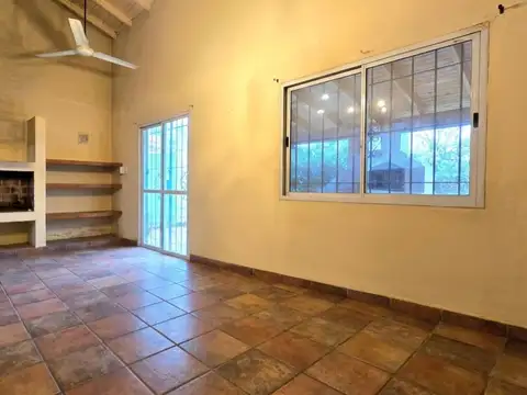 Casa 5 ambientes con 2 baños