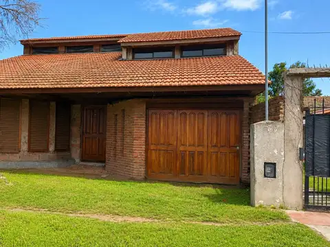 Venta Casa 4 ambientes construcción EL GROSELLAR