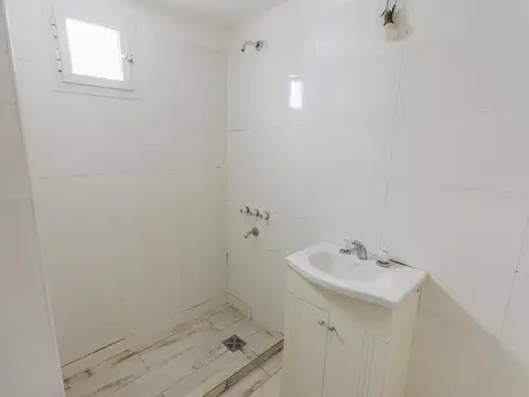 VENTA -Monoambiente con balcón - España y Hospitales, Rosario.