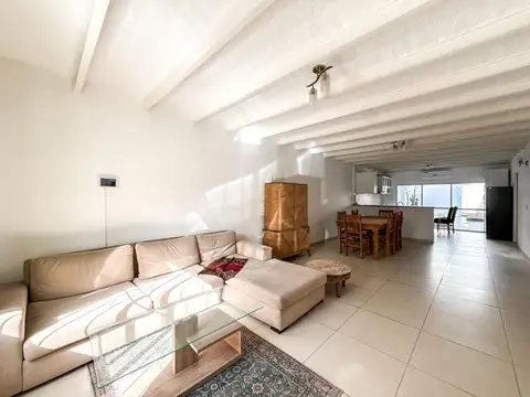 Depto Tipo Casa en Venta de 3 ambientes