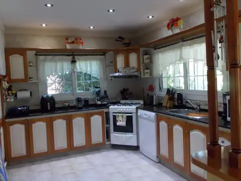 Casa en Venta con 2 cocheras