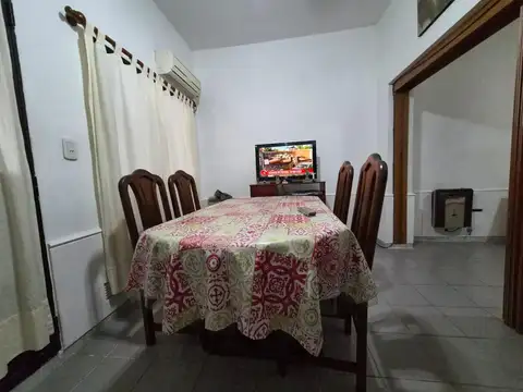 CASA PASILLO  TRES  DORMITORIOS  NO PH  SERVANDO BAYO 1100  BARRIO ECHESORTU ROSARIO