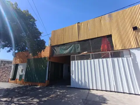 VENTA IMPORTANTE GALPÓN CON LOCAL DEPTO A. ALBERDI