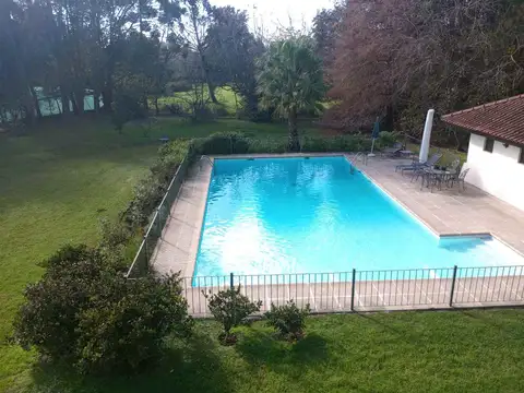 Casa 7 ambientes con 5 baños