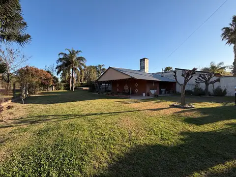 Casa en venta con pileta en Villa Amelia