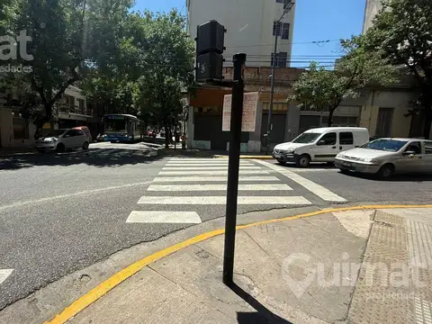 Local en EN ESQUINA, PASCO Y HUMERTO PRIMO.