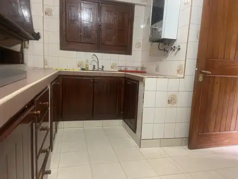 Local en Alquiler en Barrio Grand Bourg, $ 1.800.000