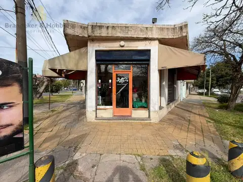 VENTA LOCAL EN PH EN ESQUINA + ESPACIO AÉREO PROPIO – VILLA BOSCH