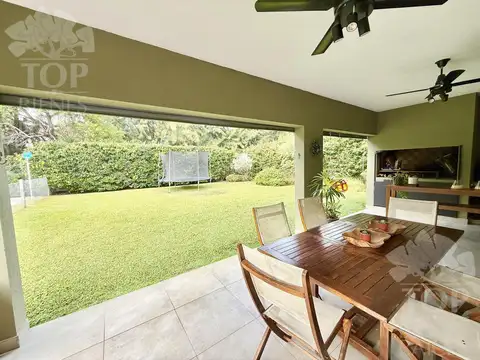 Casa en Venta con 4 cocheras
