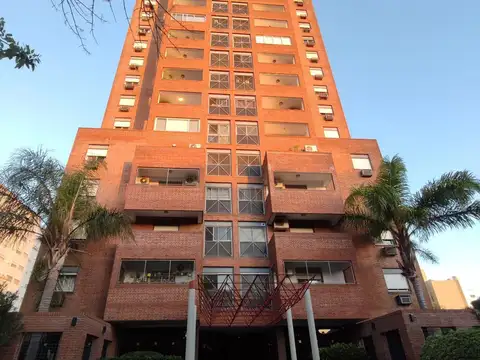VENTA Departamento 2 dormitorios con cochera en Calle 37 e/ 8 y 9 La Plata