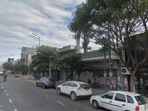 Local en  Av. Saenz al 1200 - Nueva Pompeya