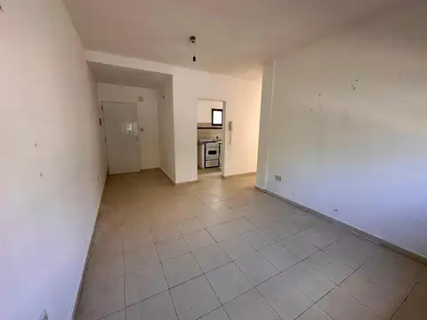 117 E/ 76 Y 77 , Piso pb