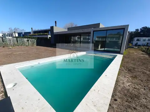 Casa 6 ambientes con 3 baños