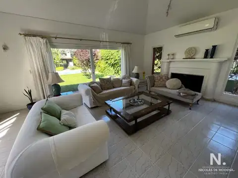 Casa 5 ambientes con 3 baños