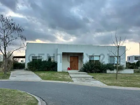VENTA CASA PUERTOS DEL LAGO -CEIBOS- PB-3 dormitorios