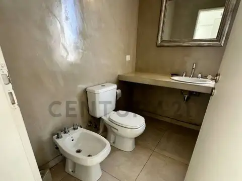 Oficina en Venta con 2 cocheras