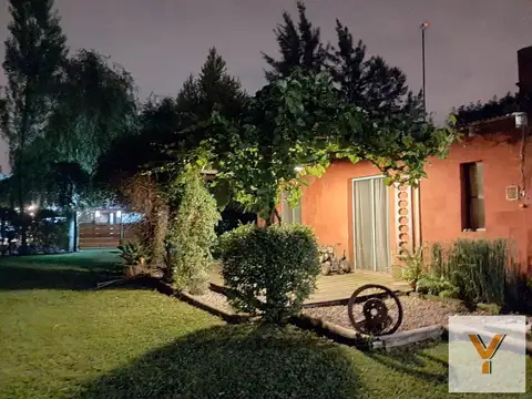 Casa en venta - 3 Dormitorios 3 Baños - Cocheras - 836Mts2 - Florencio Varela