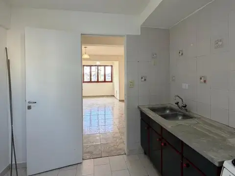 PREFECTURA NAVAL 800, Piso 1