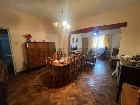 Casa 6 ambientes con 2 baños