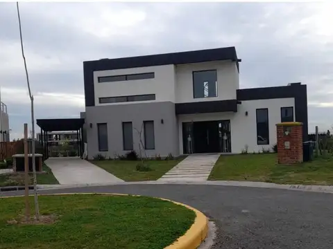 Alquiler Casa en San Sebastian Area 7 Cod 540