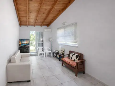 VENTA DE CASA CON LOCALES EN FLORENCIO VARELA