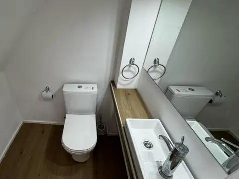 Casa 4 ambientes con 2 baños