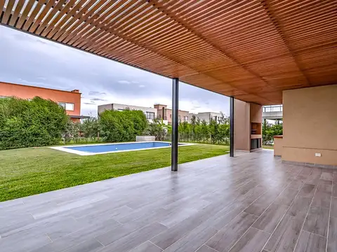 Lindisima casa con jardín en CUL-DE-SAC en el Barrio Araucarias - Puertos del Lago.