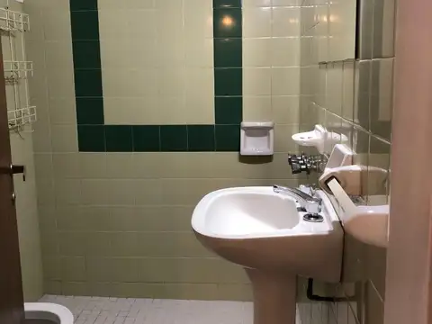 Departamento con ambientes amplios, 2 dormitorios, Contrafte