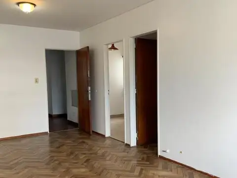 Departamento con ambientes amplios, 2 dormitorios, Contrafte