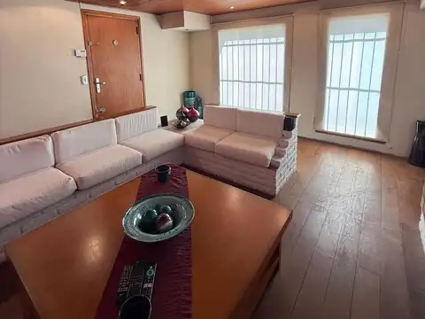 chalet reciclado, 3 dormitorios, 2 baños, fondo.