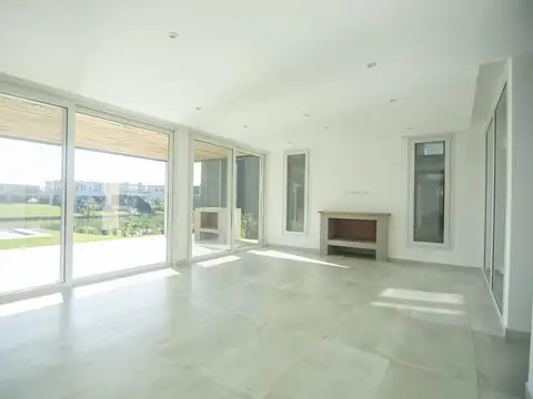 Casa en Venta con 5 cocheras