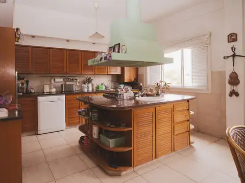 Departamento 5 ambientes con 3 baños