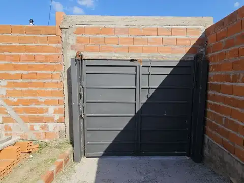 Casa 2 ambientes con 1 baño