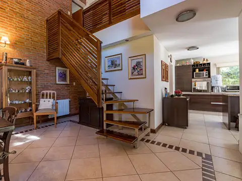 Casa en Venta con 2 cocheras