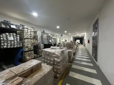 Galpón con oficinas y vivienda en alquiler en Florida