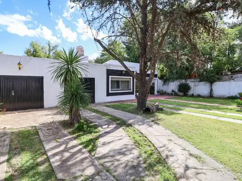 Casa en Venta con 2 cocheras